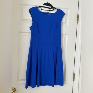 Woman’s Cynthia Rowley blue dress.